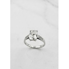Anillo oro blanco estilo vintage y diamantes